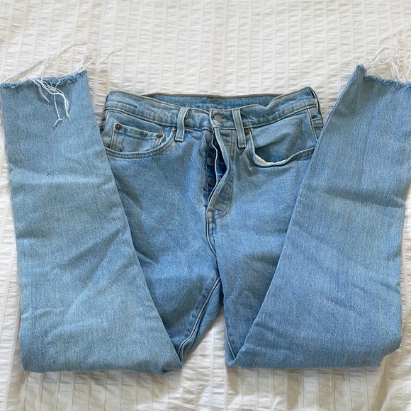 EUC Womens 501 s (skinny) jeans 26W x 28L - Picture 2 of 8